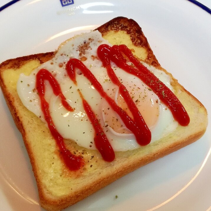 目玉焼きトースト